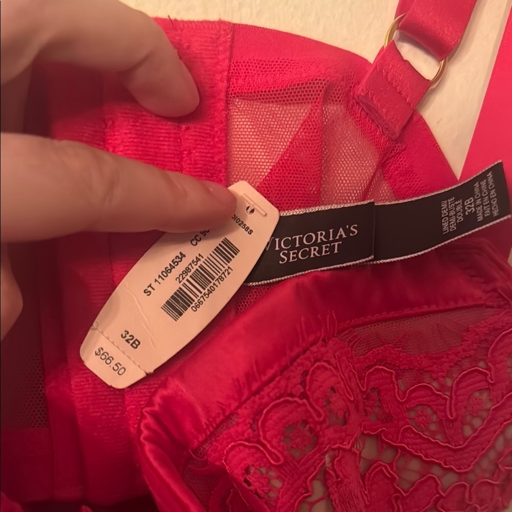 Victoria's Secret Red Lace Bustier Bra - Picture 2 of 3